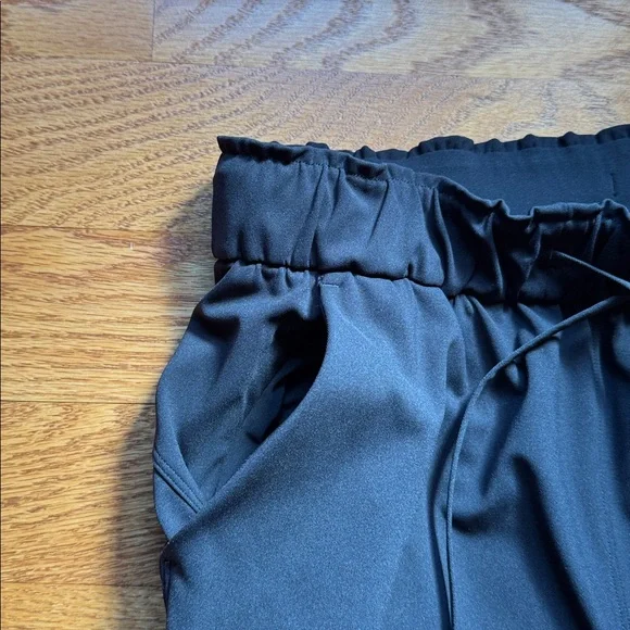 Like new - Lululemon joggers. Size 6. Black. - Picture 7 of 11